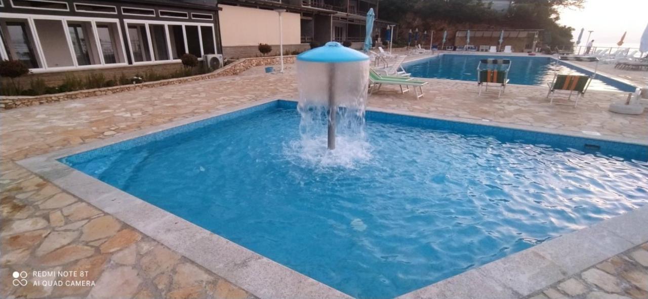 Matthews Beach House Vlorë エクステリア 写真