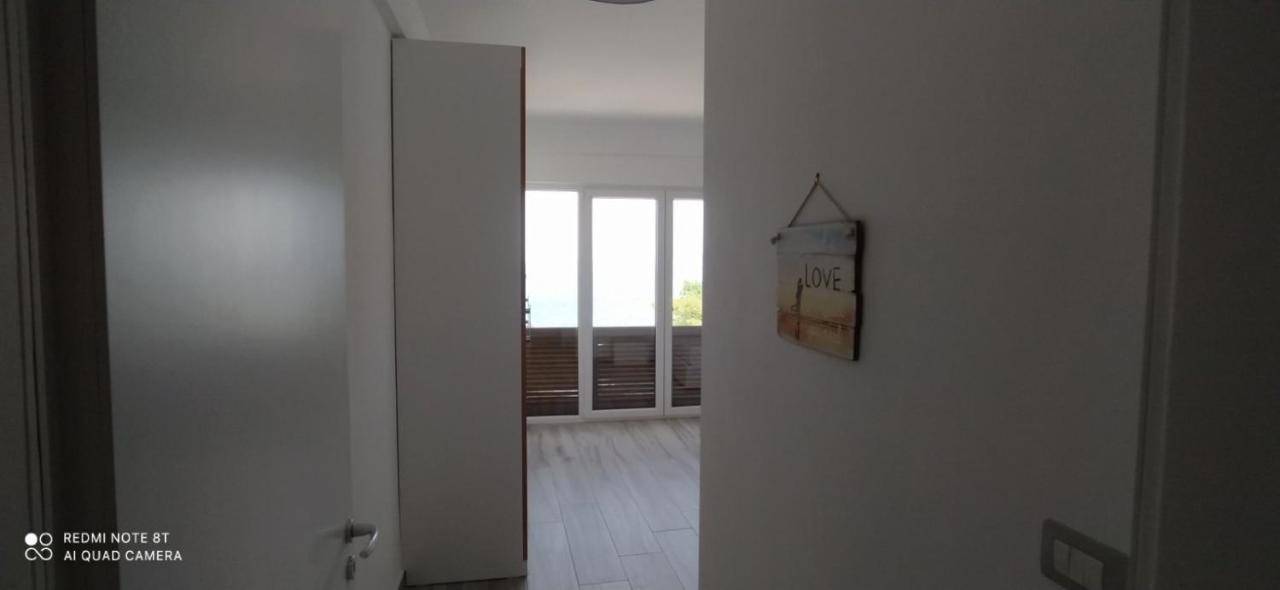 Matthews Beach House Vlorë エクステリア 写真