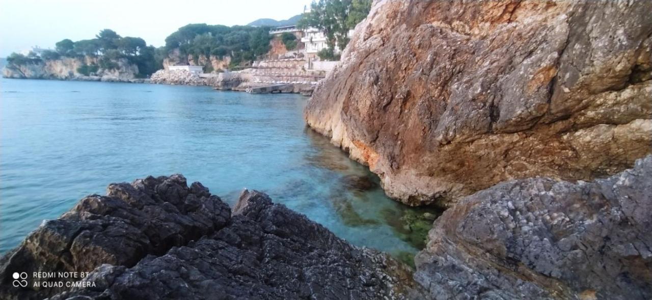 Matthews Beach House Vlorë エクステリア 写真