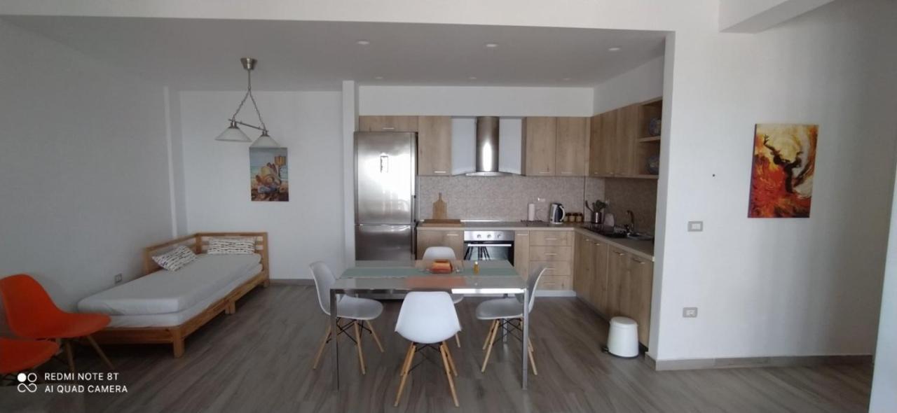 Matthews Beach House Vlorë エクステリア 写真
