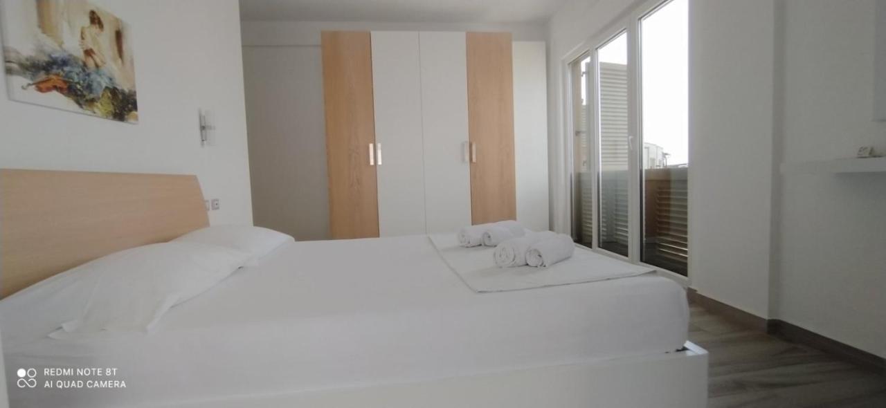 Matthews Beach House Vlorë エクステリア 写真