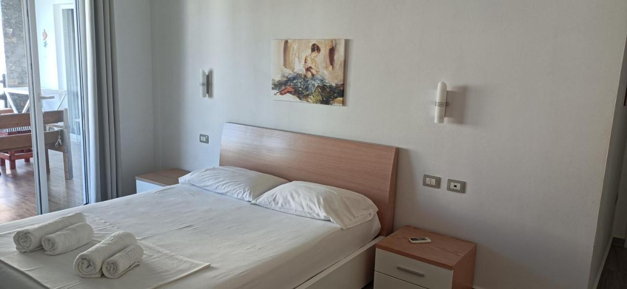 Matthews Beach House Vlorë エクステリア 写真