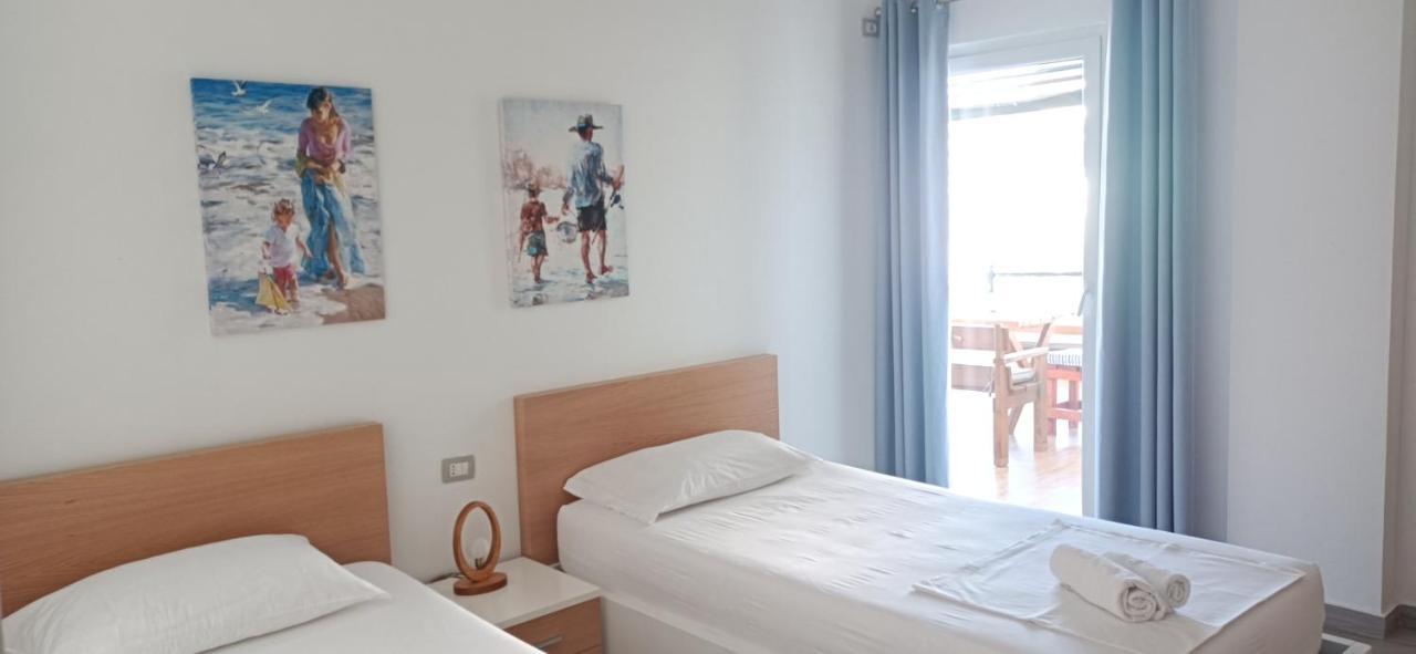 Matthews Beach House Vlorë エクステリア 写真