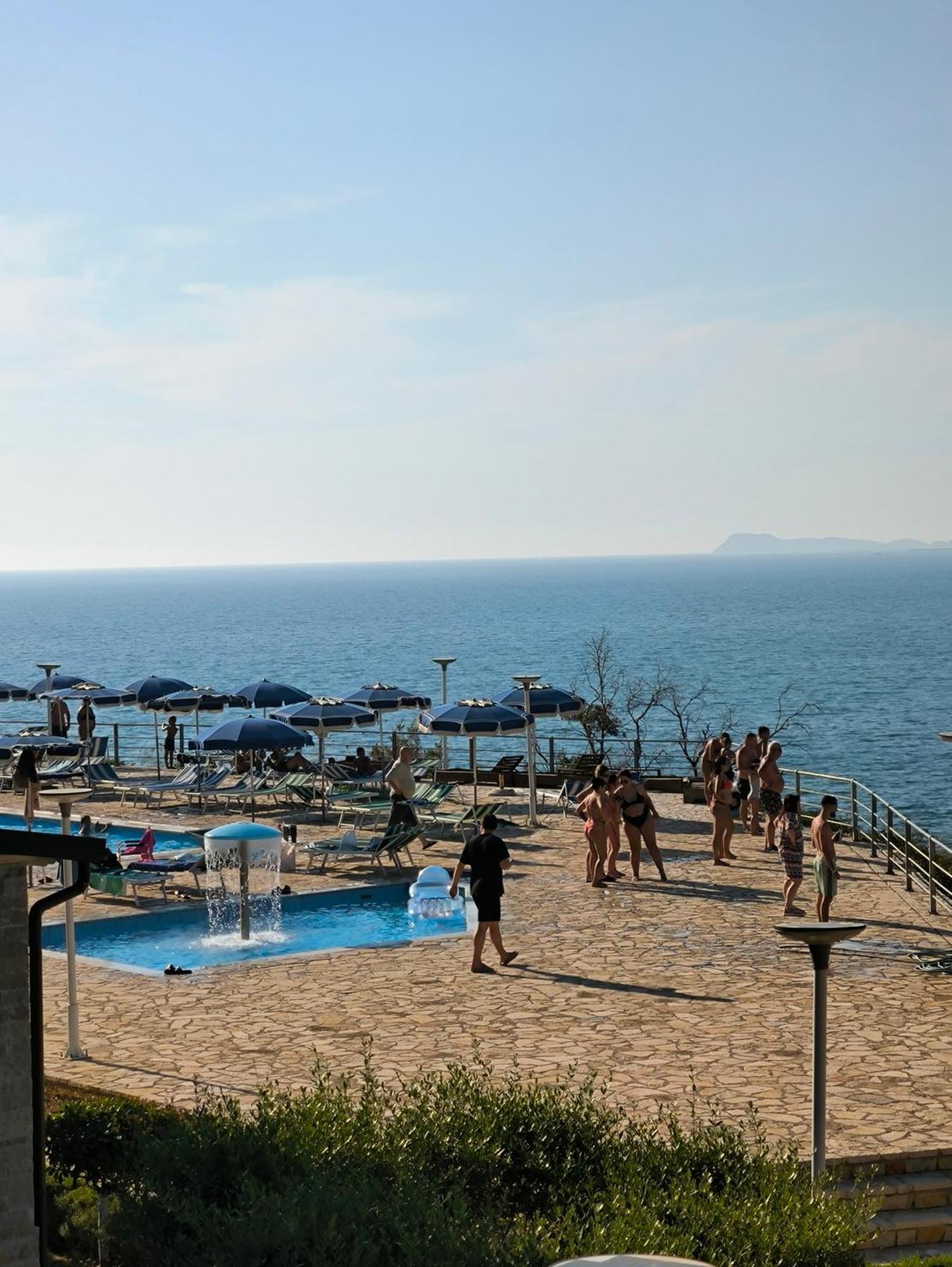 Matthews Beach House Vlorë エクステリア 写真