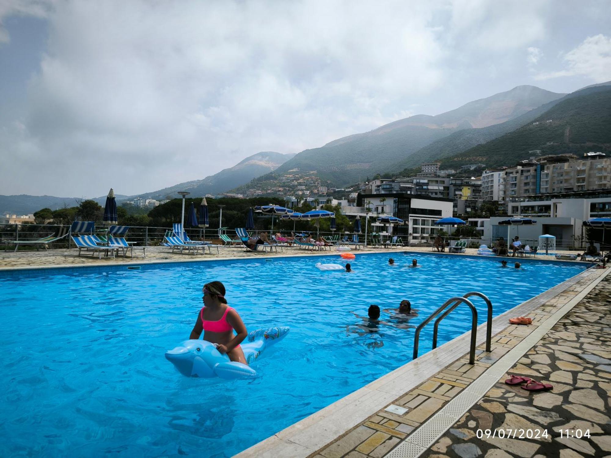 Matthews Beach House Vlorë エクステリア 写真