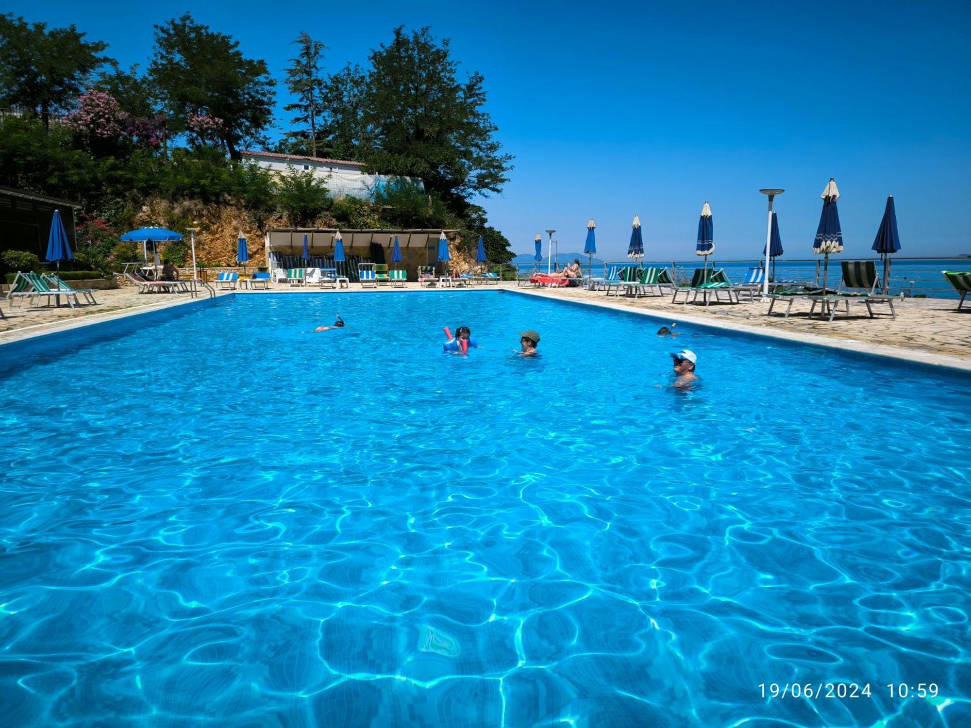 Matthews Beach House Vlorë エクステリア 写真