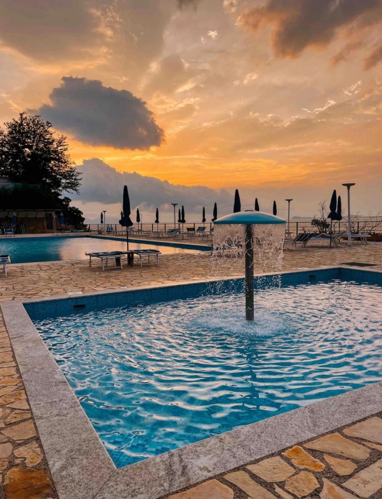 Matthews Beach House Vlorë エクステリア 写真