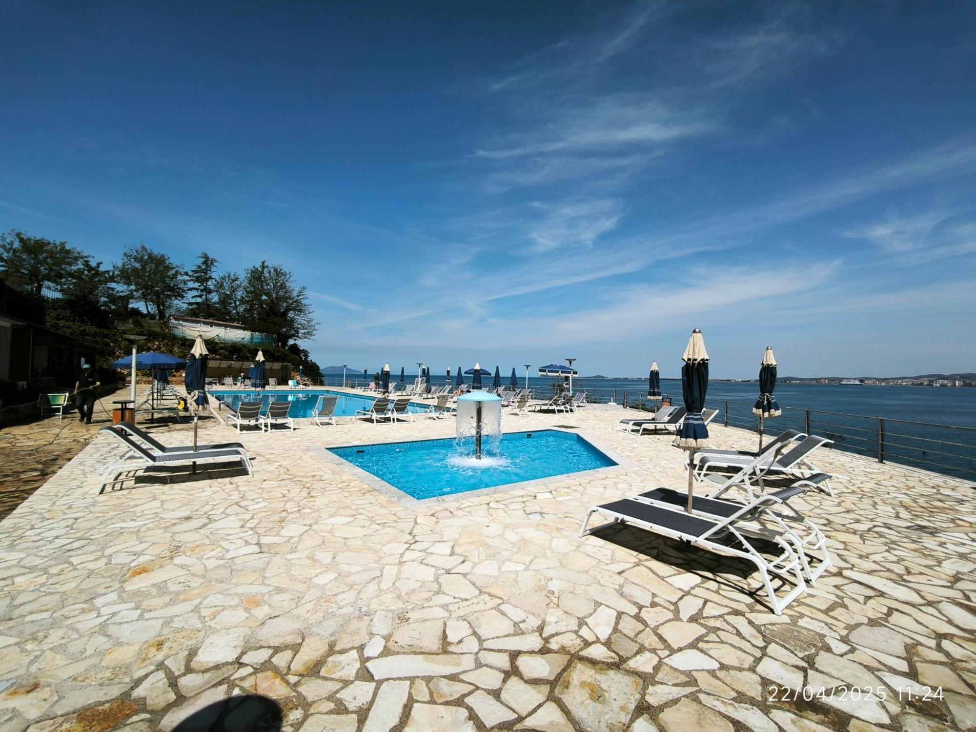 Matthews Beach House Vlorë エクステリア 写真